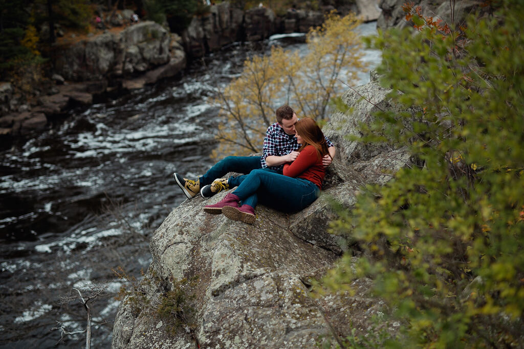 04_wisconsin-photographer_fall-colors_adventure-instead_interestate-state-park_engagement-session.jpg