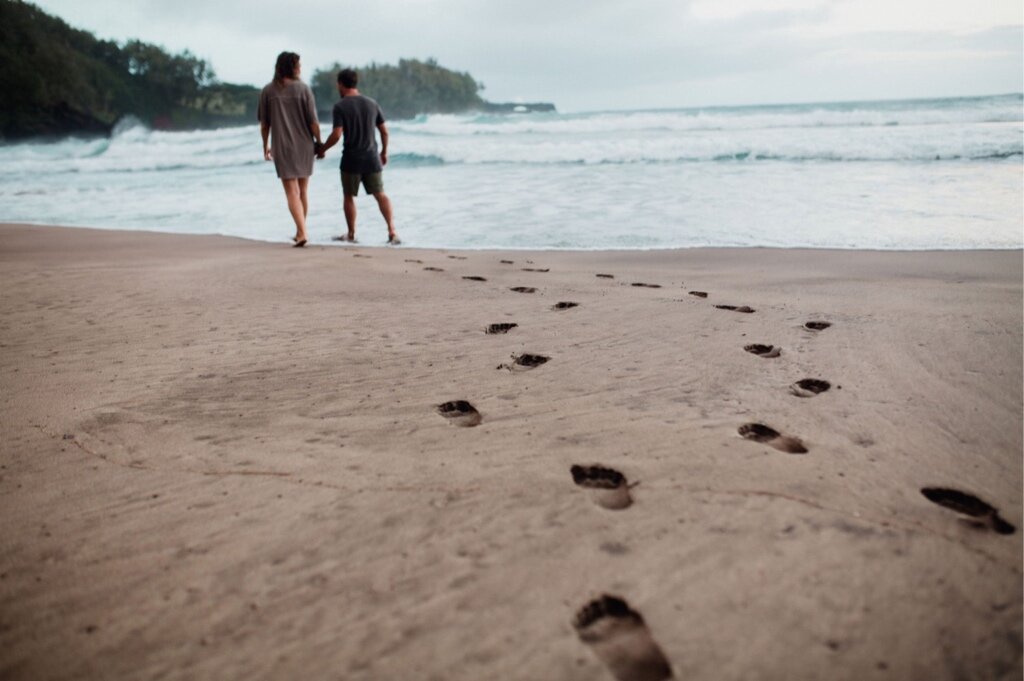 124_Sunrise-Hawaii-Maui-Beach-Engagement-Day-after-session-photography.jpg