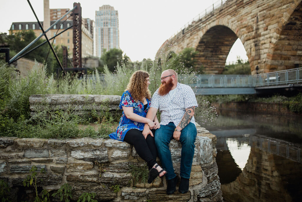 01_mississippi-river_downtown-minneapolis_st-anthony-main_stone-arch-bridge_engagement-session.jpg