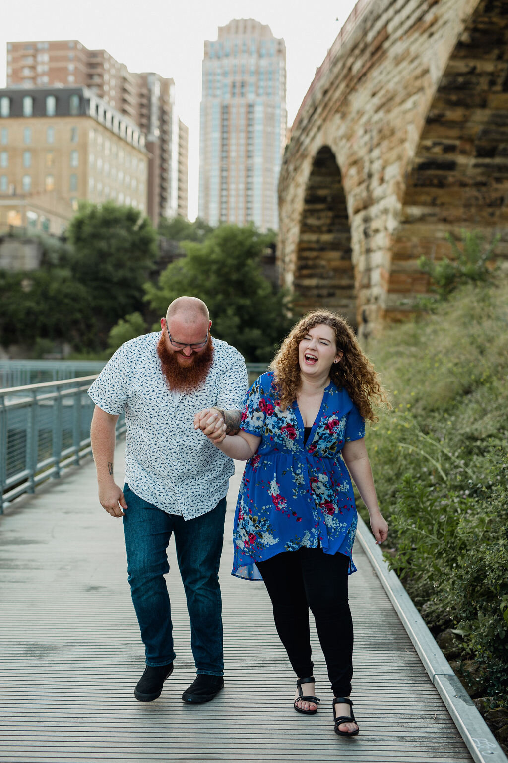 03_mississippi-river_downtown-minneapolis_st-anthony-main_stone-arch-bridge_engagement-session.jpg