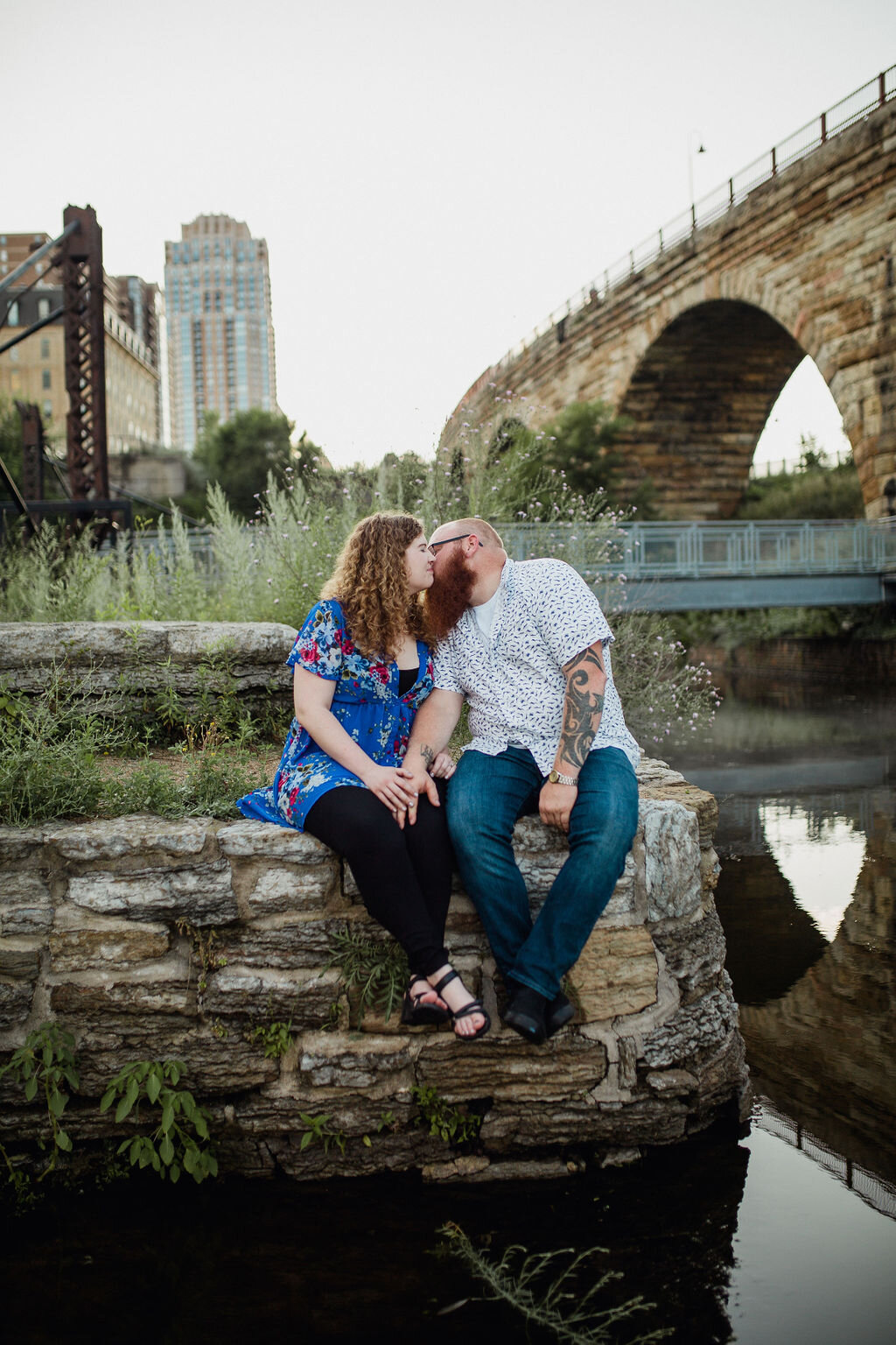 06_mississippi-river_downtown-minneapolis_st-anthony-main_stone-arch-bridge_engagement-session.jpg