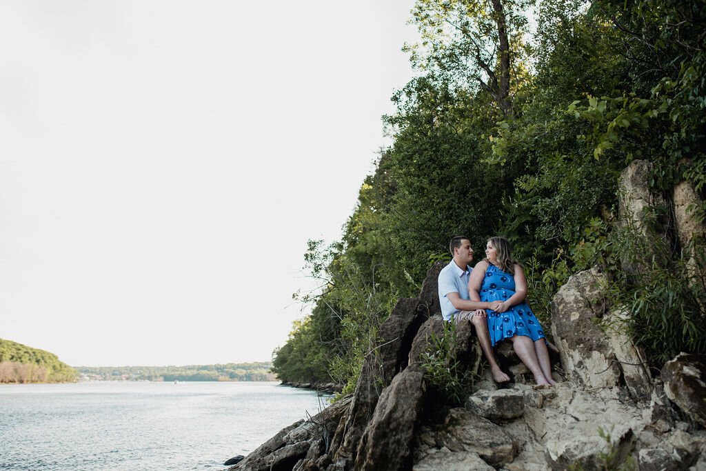couple-photos_st-croix-river_water-photos_stillwater-engagement-session_boomsite.jpg